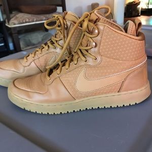 Men’s Nike tan boots
